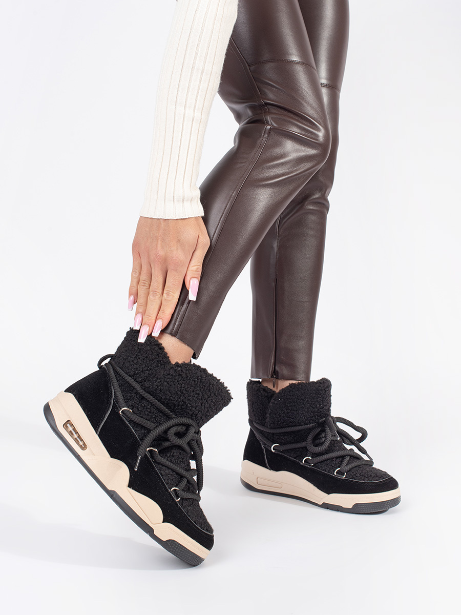 SEASTAR Womens black snow boots with a thick sole