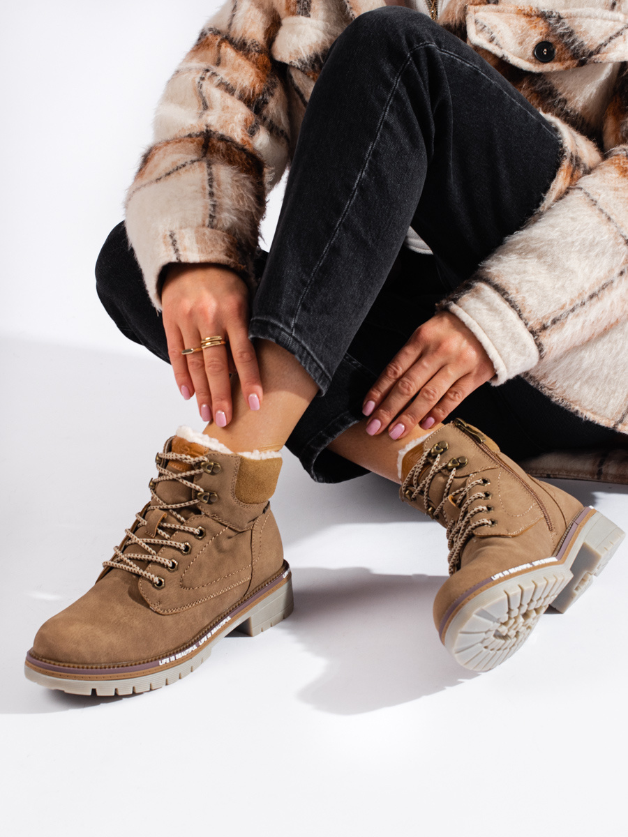 Brown women's trappers Shelvt
