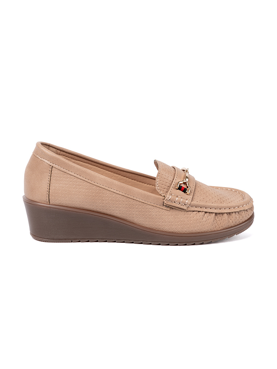 Shelvt Beige shoes with gold decoration