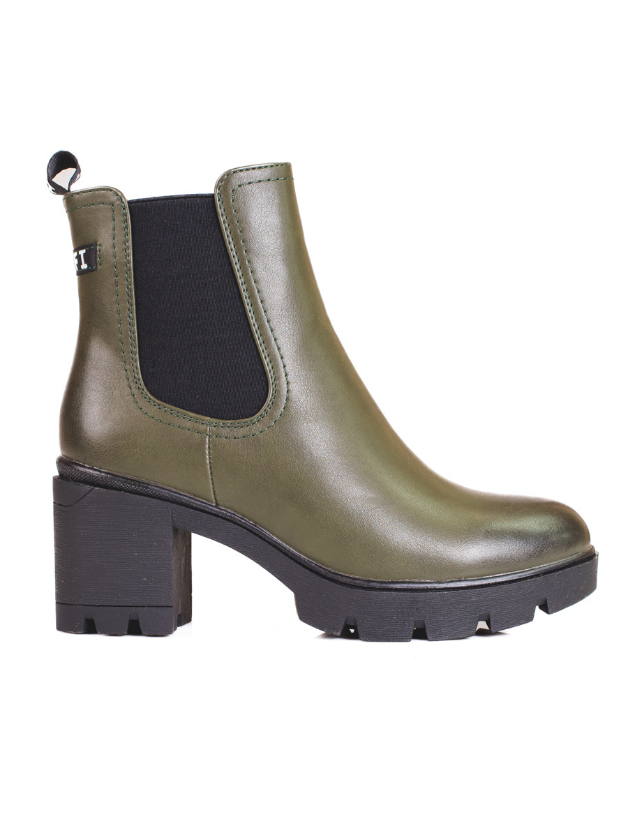 Womens daggers on the post Shelvt green
