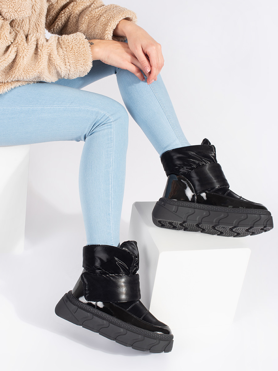 SEASTAR Black insulated womens snow boots with a thick sole