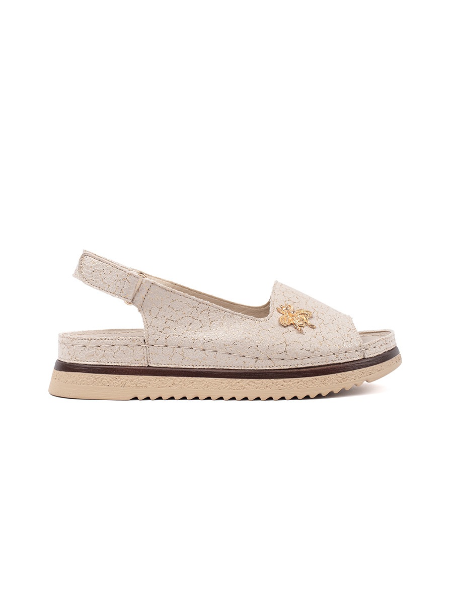 GOODIN Beige platform sandals with a pin