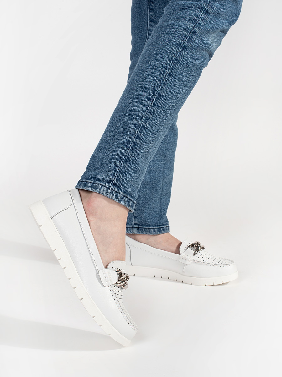 GOODIN Leather white loafers with a chain on the platform