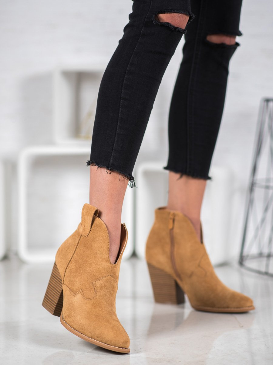 BELLA PARIS SUEDE COWBOYS ON THE POST