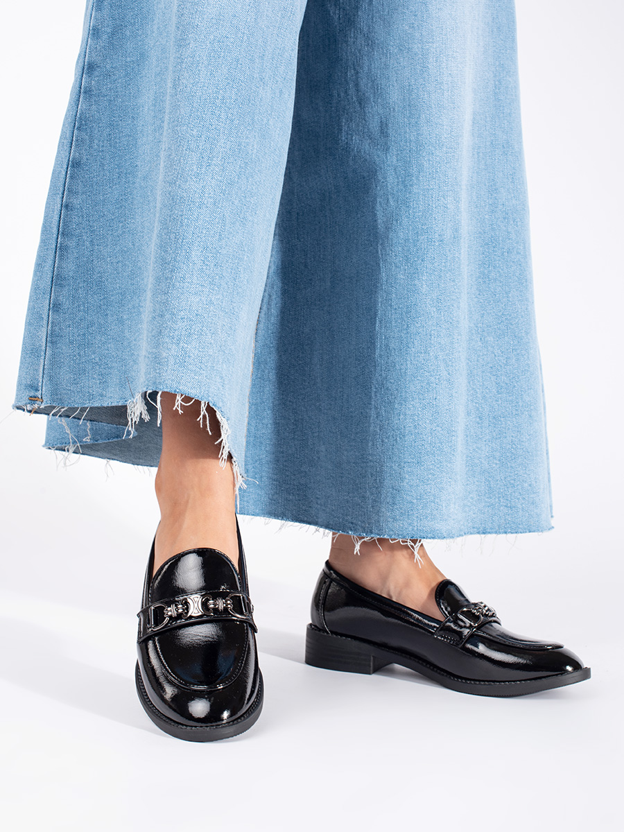 GOODIN Womens lacquered black loafers