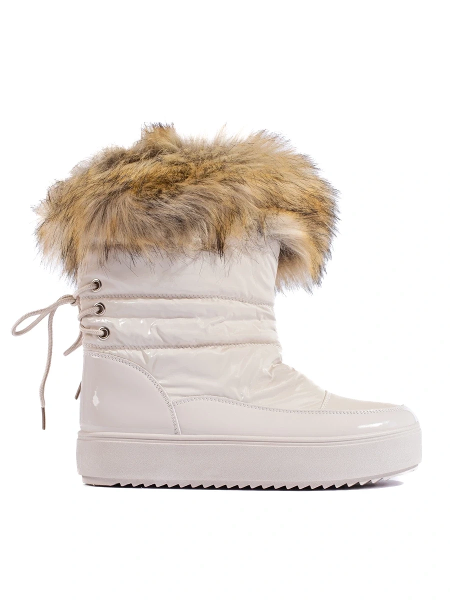 Womens cream snow boots with Shelvt fur