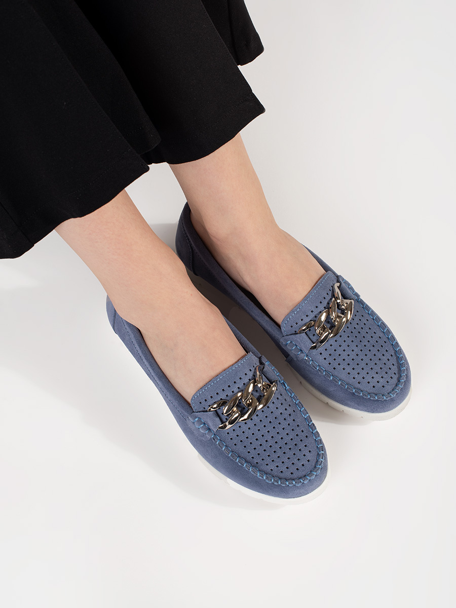 GOODIN Leather blue loafers with a chain on the platform