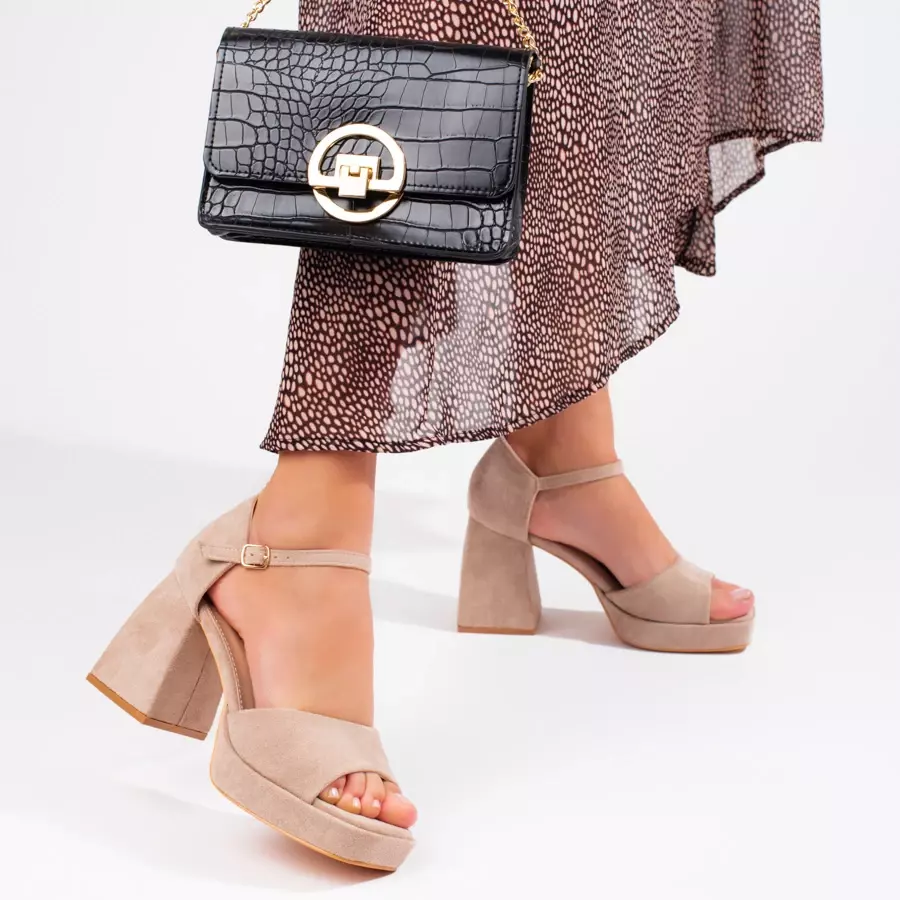 Suede sandals on the Vinceza post beige
