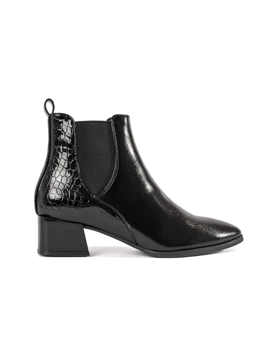 Shelvt Womens black Chelsea boots with an almond toe