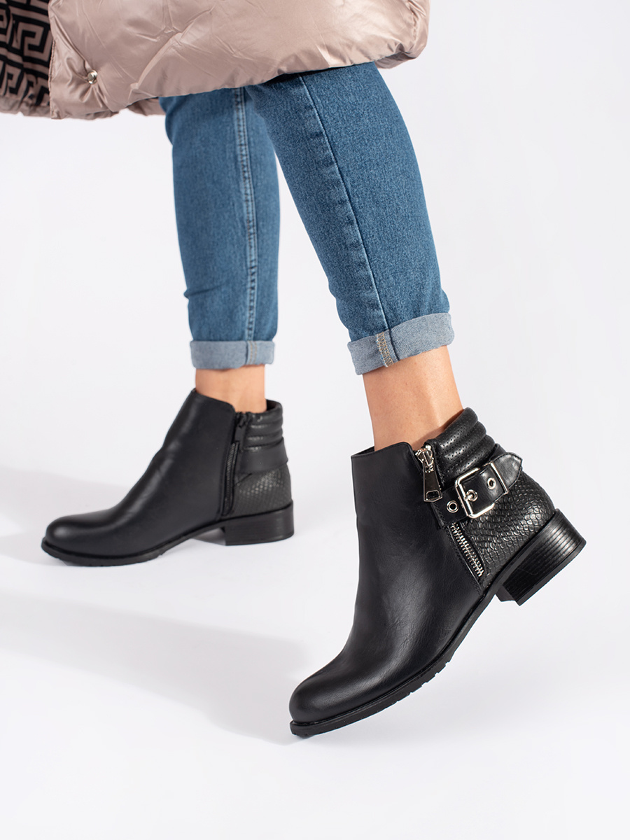 Shelvt Womens black Chelsea boots with a flat heel