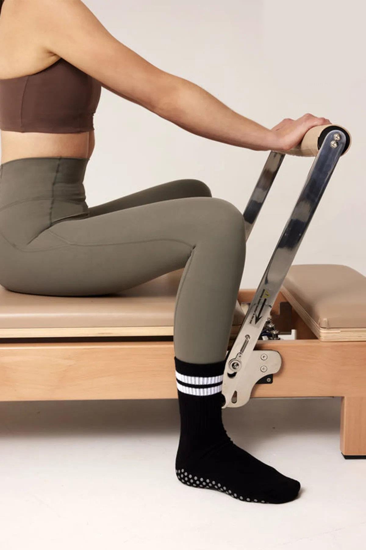 01575 Dewberry 3-Pack Silicone Grip Non-Slip Sports Socks-WHITE-BLACK-GREY