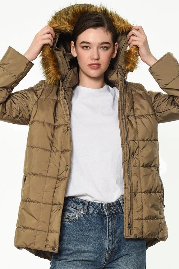 Z6581 DEWBERRY WOMAN COAT