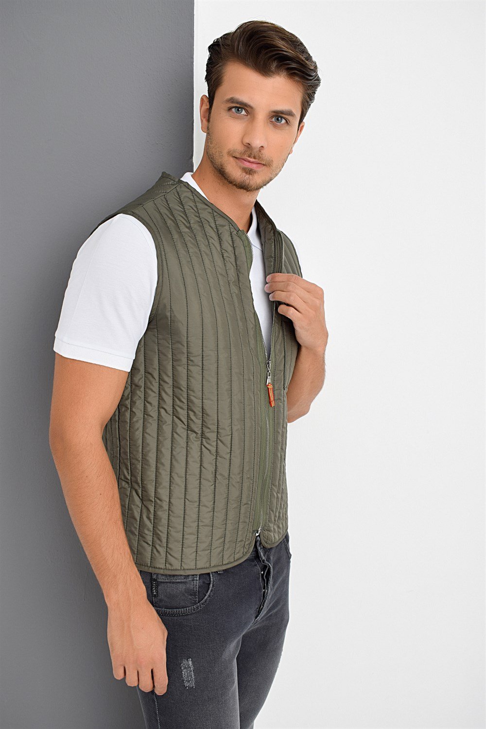 Y8611 DEWBERRY MEN&#039;S VEST-KHAKI