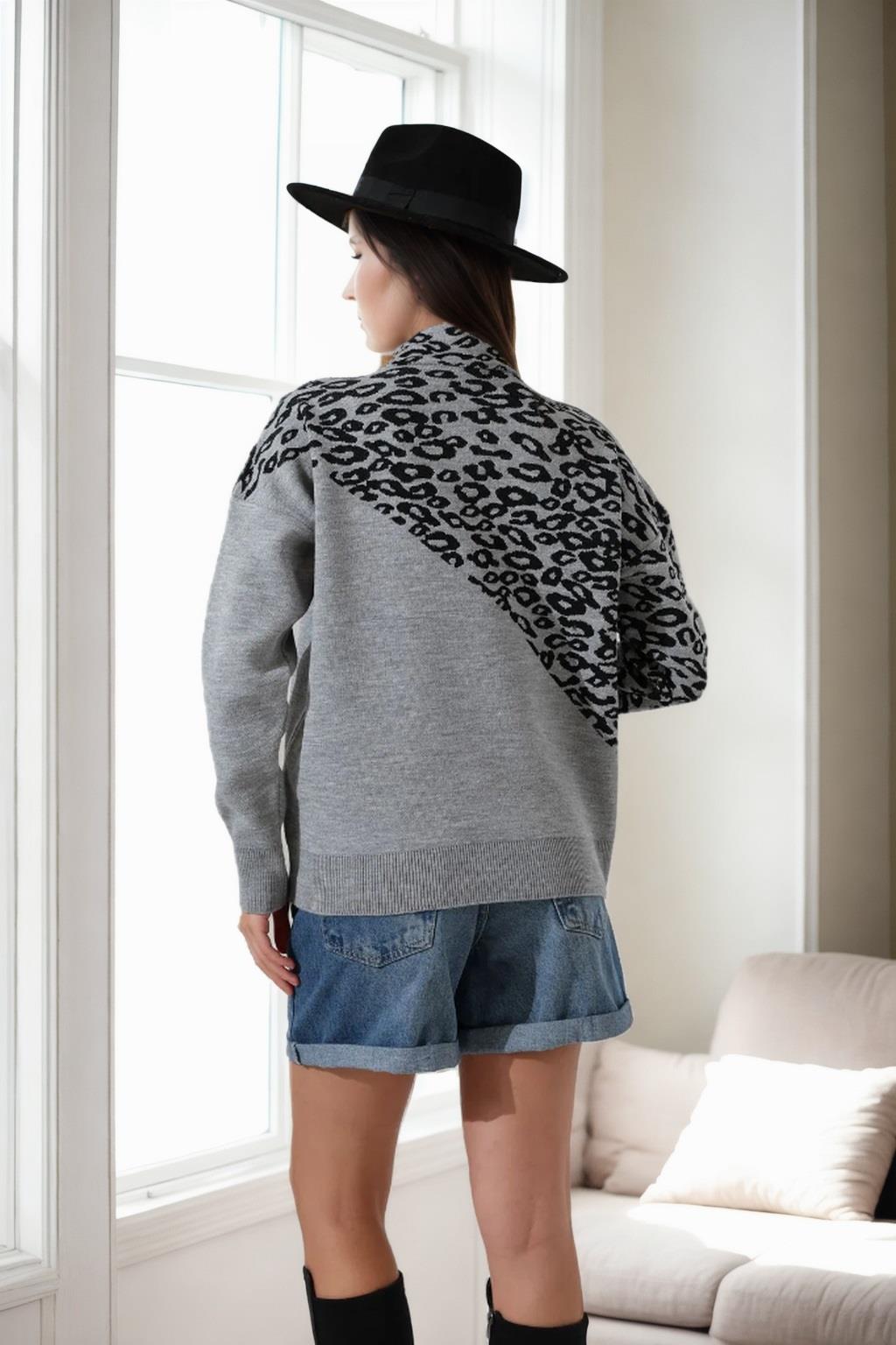 90315 Dewberry Half Turtleneck Leopard Womens Sweater-GREY