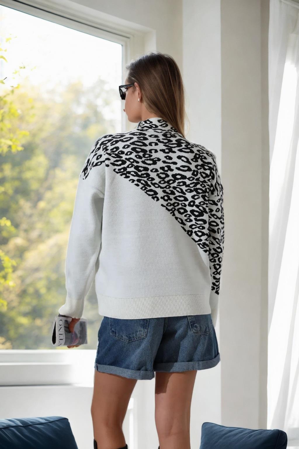 90315 Dewberry Half Turtleneck Leopard Womens Sweater-WHITE