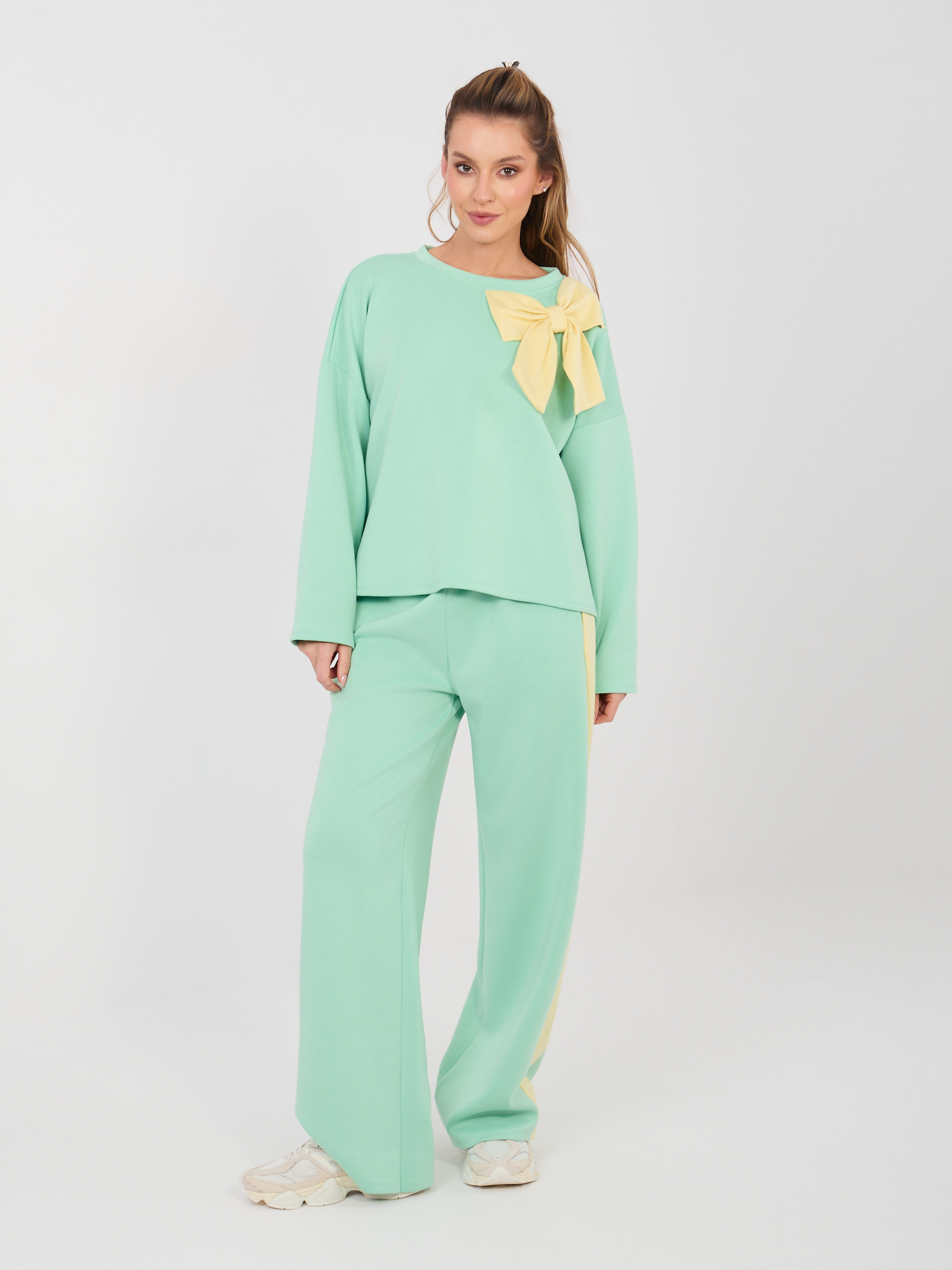 Světle zelená tepláková souprava