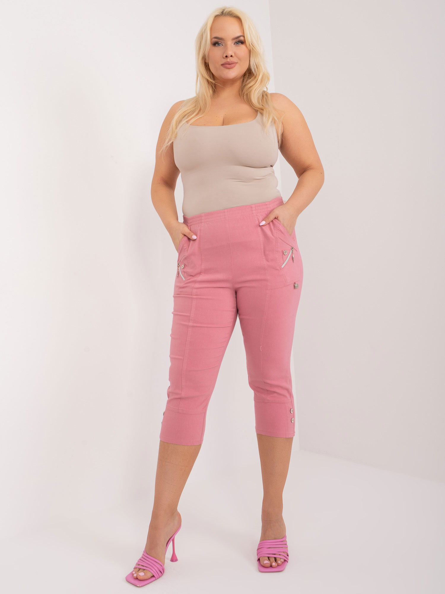 Levně Prašně růžové kalhoty větší velikosti s 3/4 nohavicemi