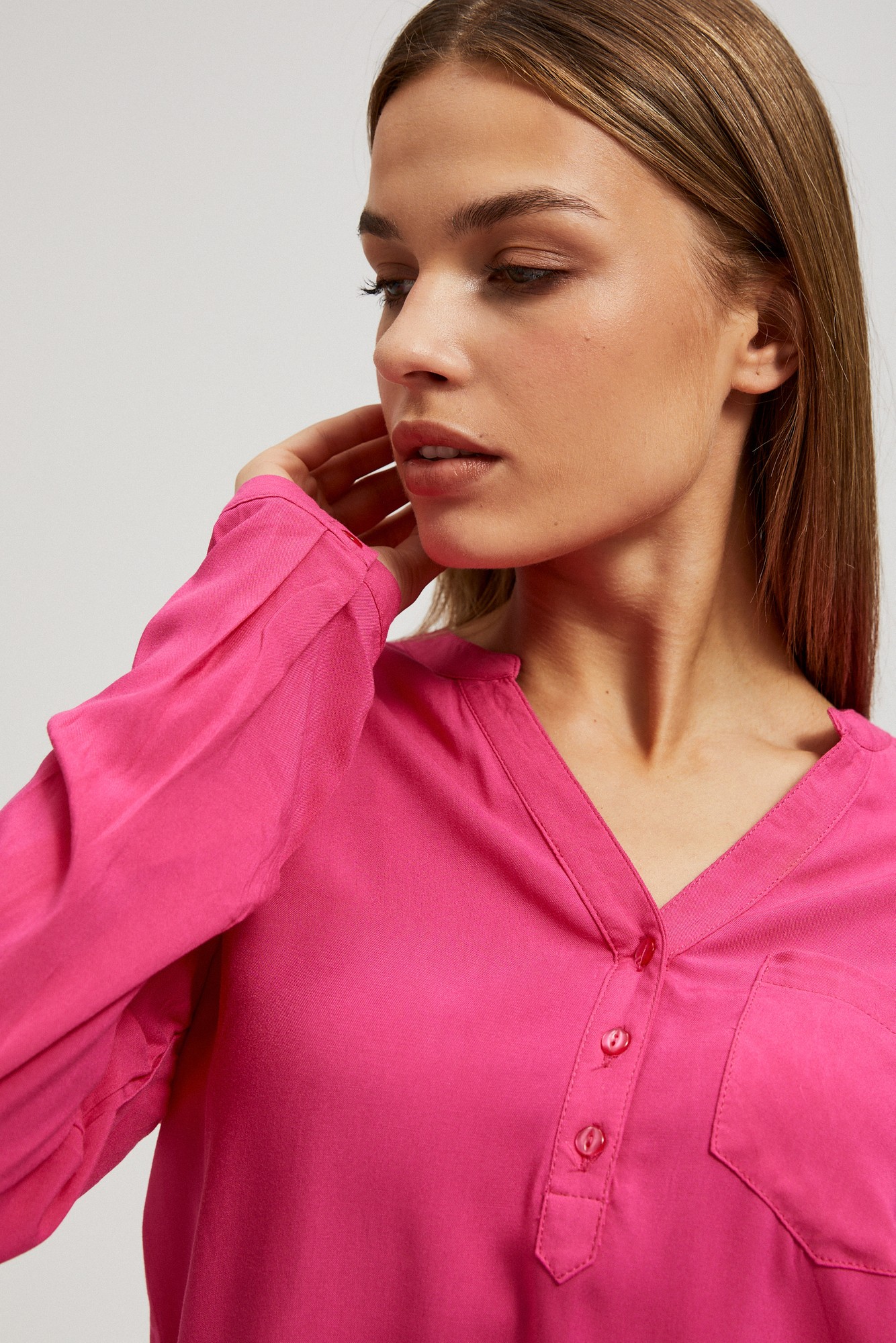 V-neck shirt with pocket