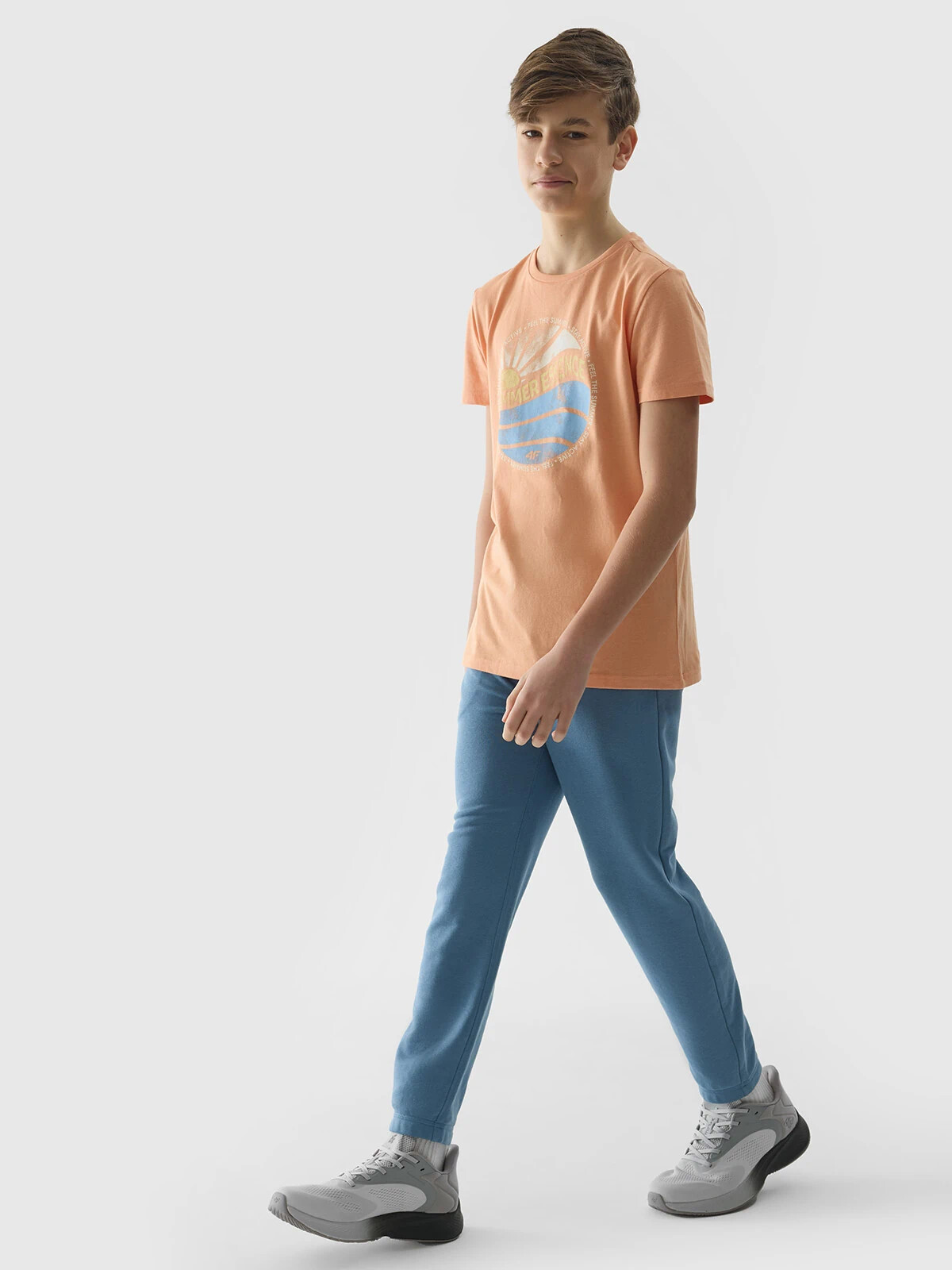 Boys' T-shirt in a regular fit with a 4F print - coral