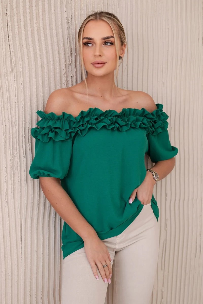 Spanish blouse with a small ruffle of green color