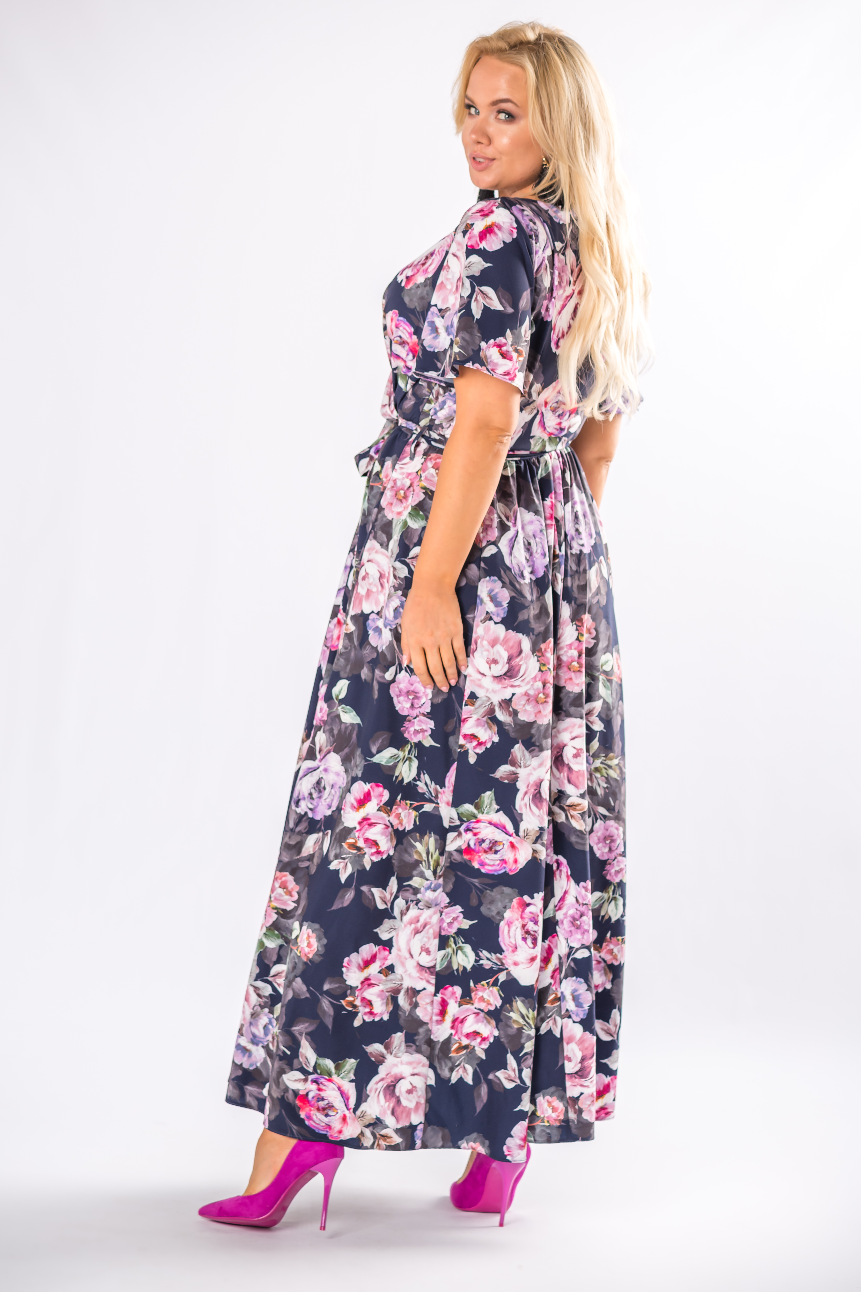 rochie maxi cu model, cu decolteu plic și o legătură în talie