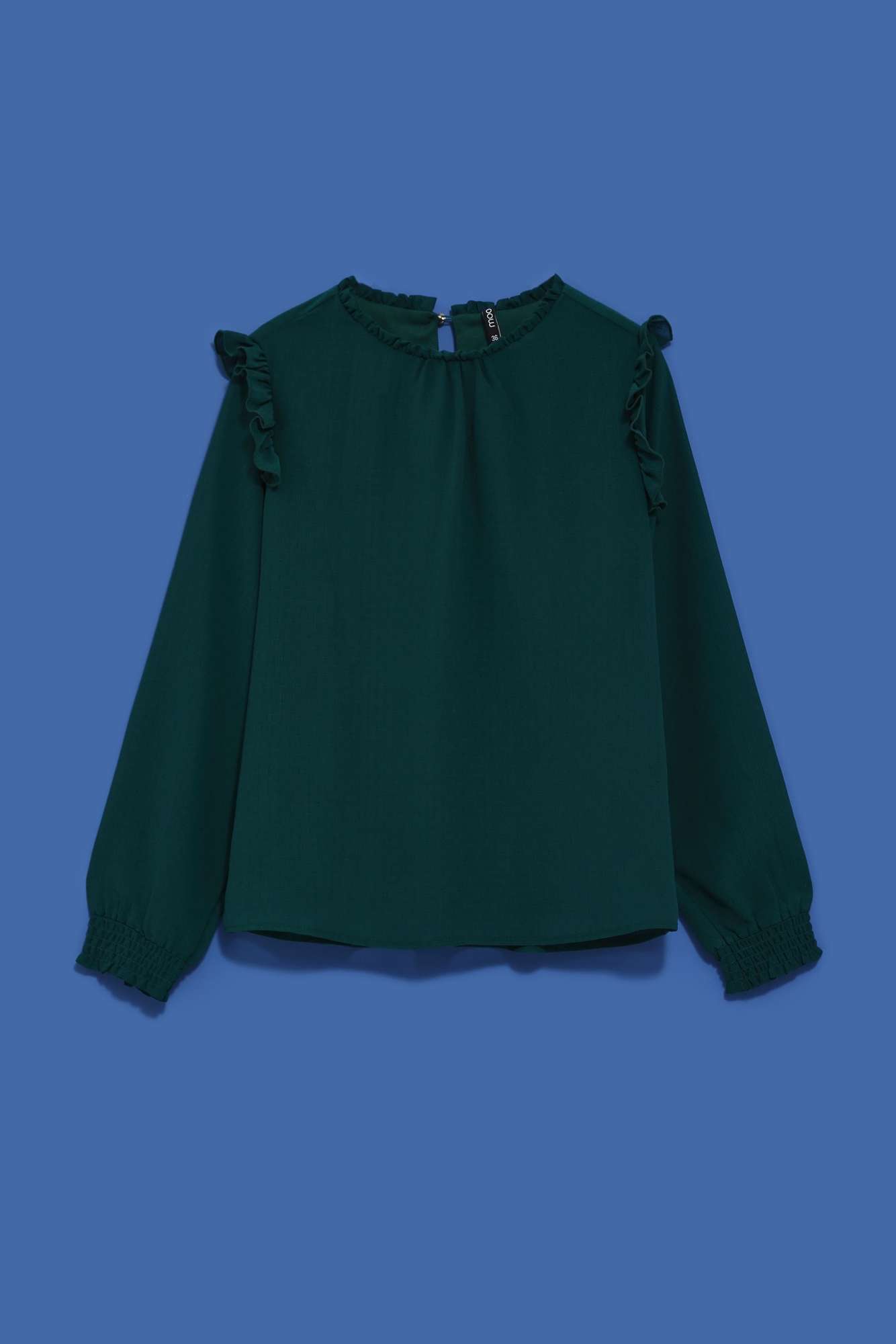 Shirt with ruffles on the shoulders