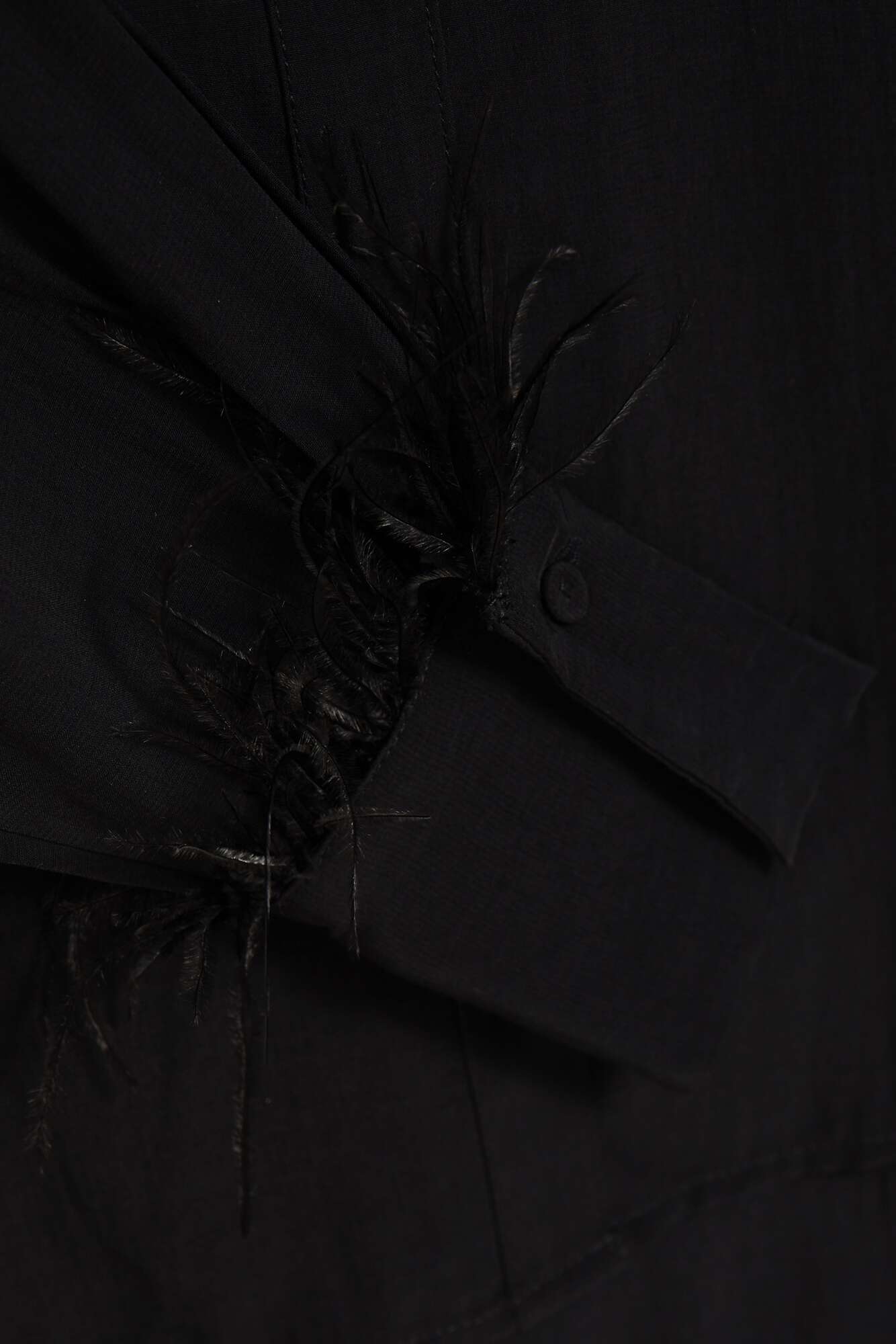 Shirt with decorative feathers on the sleeves