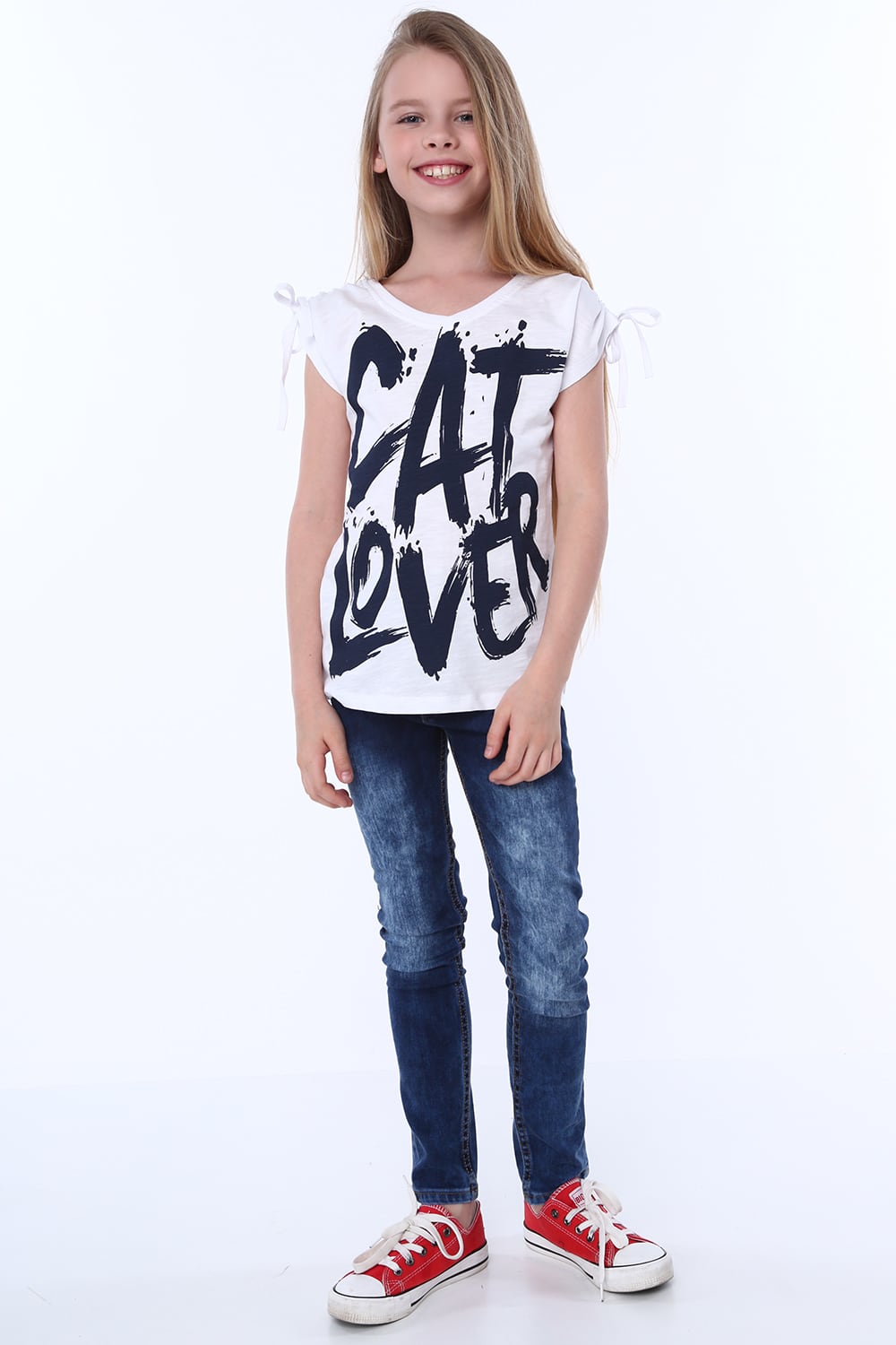 White blouse with short sleeves and inscription