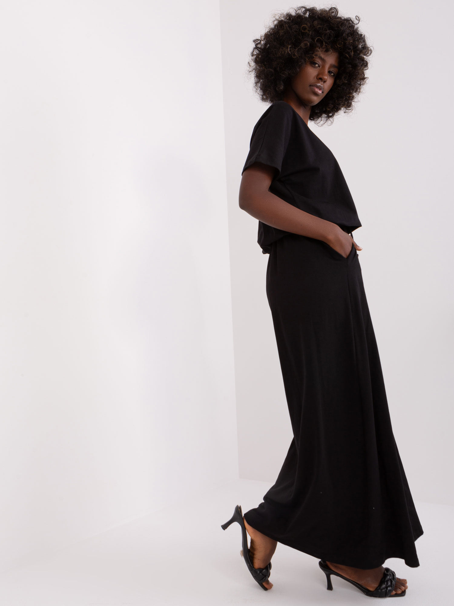 Black basic maxi dress with short sleeves
