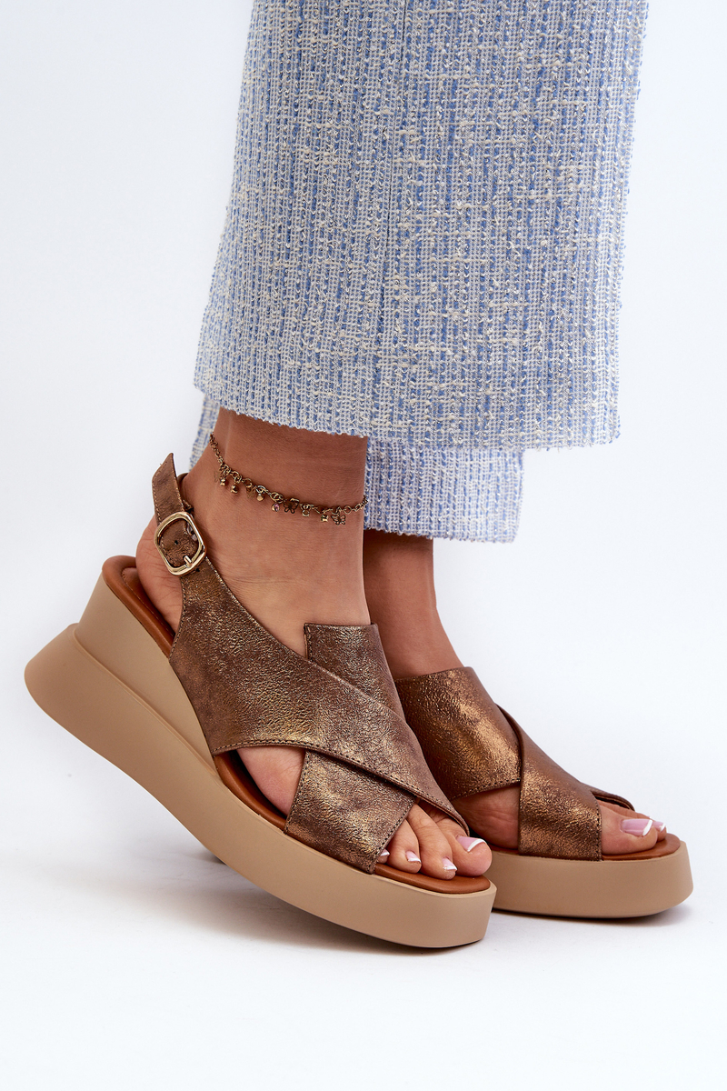 Women's sandals made of Vaiara eco-leather with a copper platform and a wedge