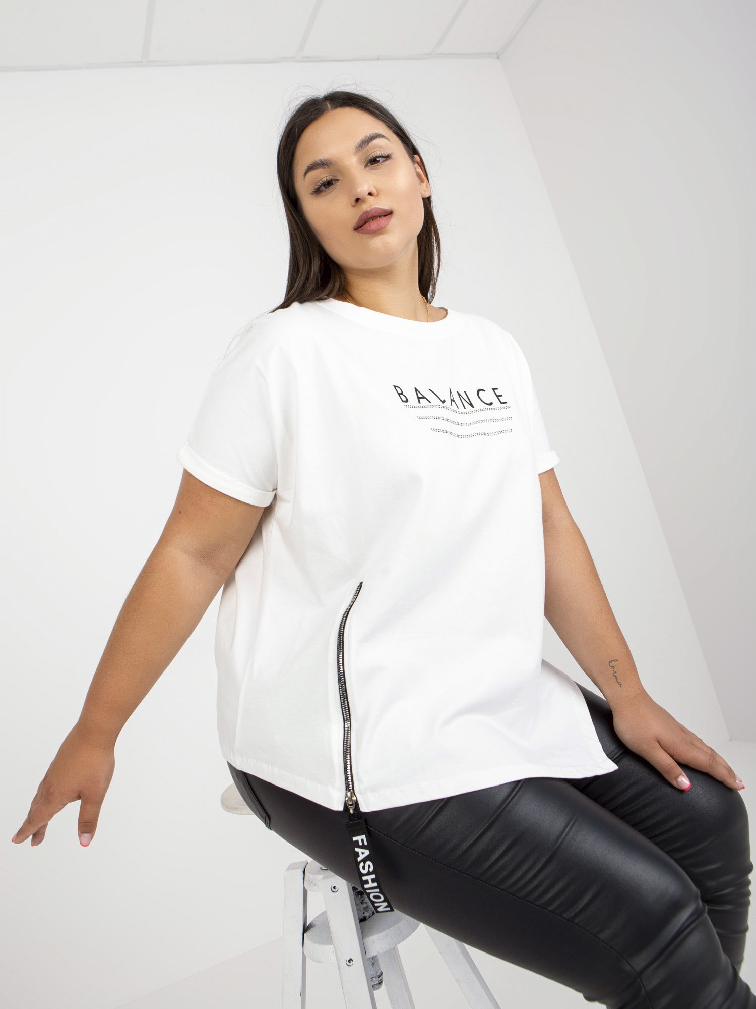 White T-shirt Plus Size Of Loose Cut With Inscription