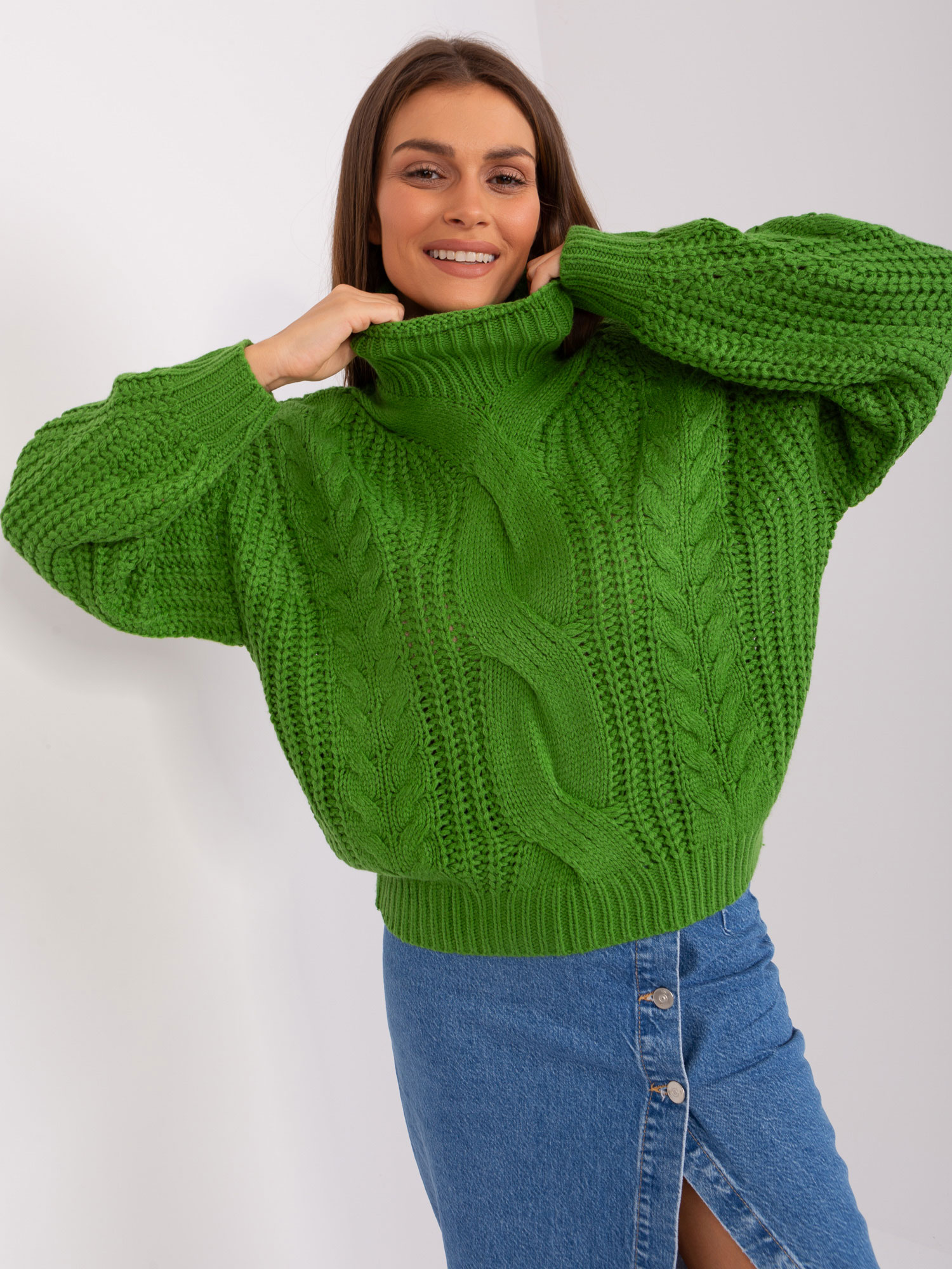Zelený oversize sveter s dlhým rukávom