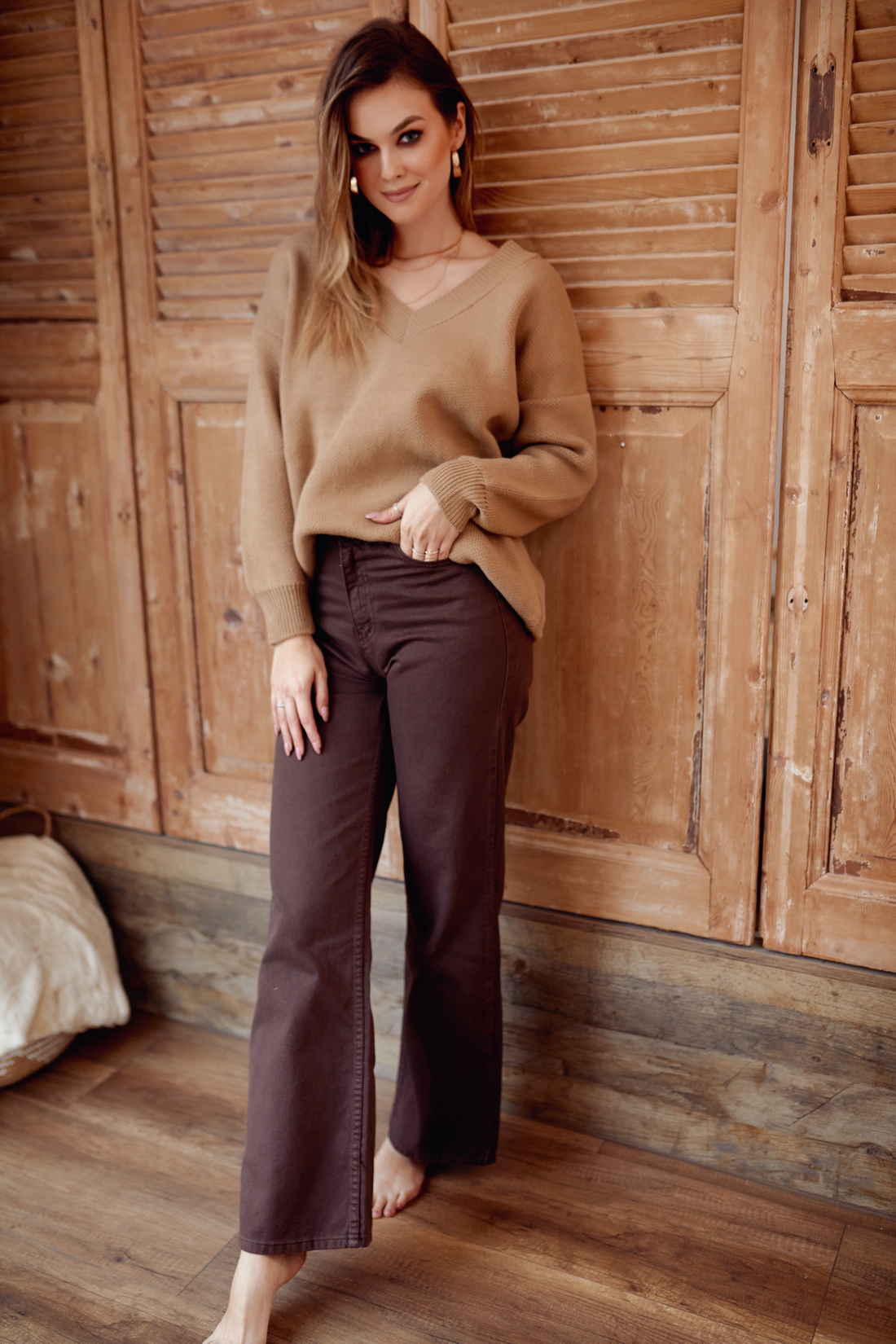 Women's brown jeans with wide legs
