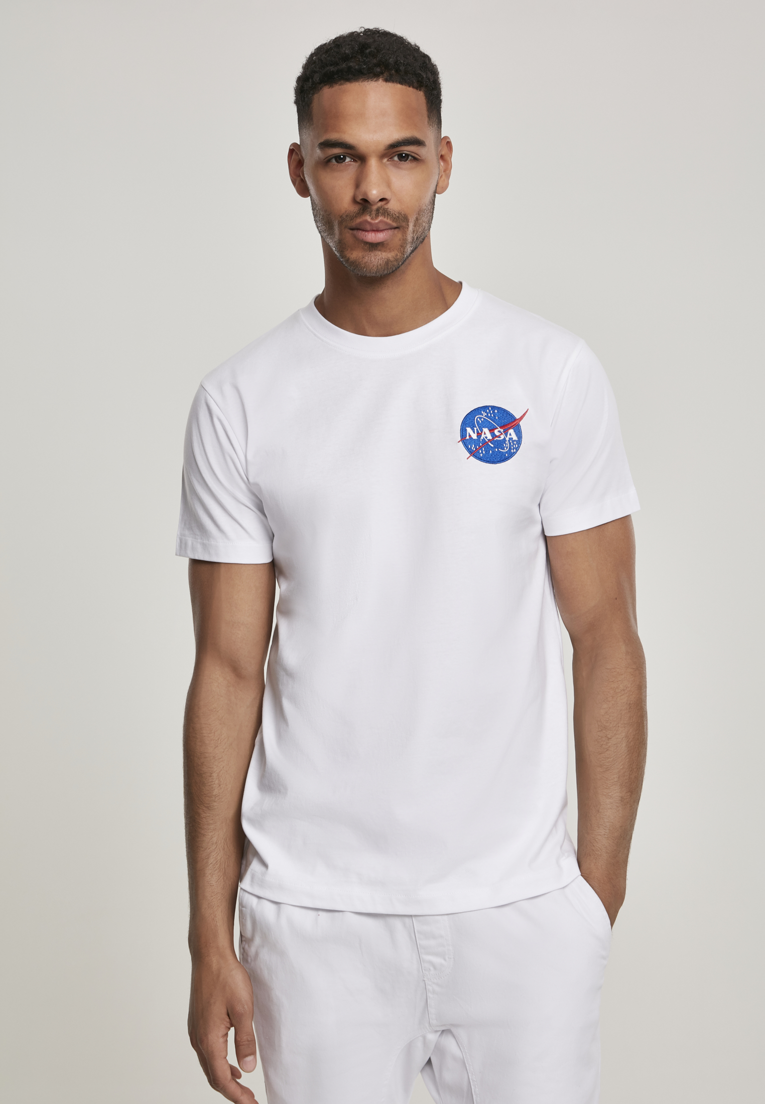 Levně Tričko s výšivkou loga NASA bílé
