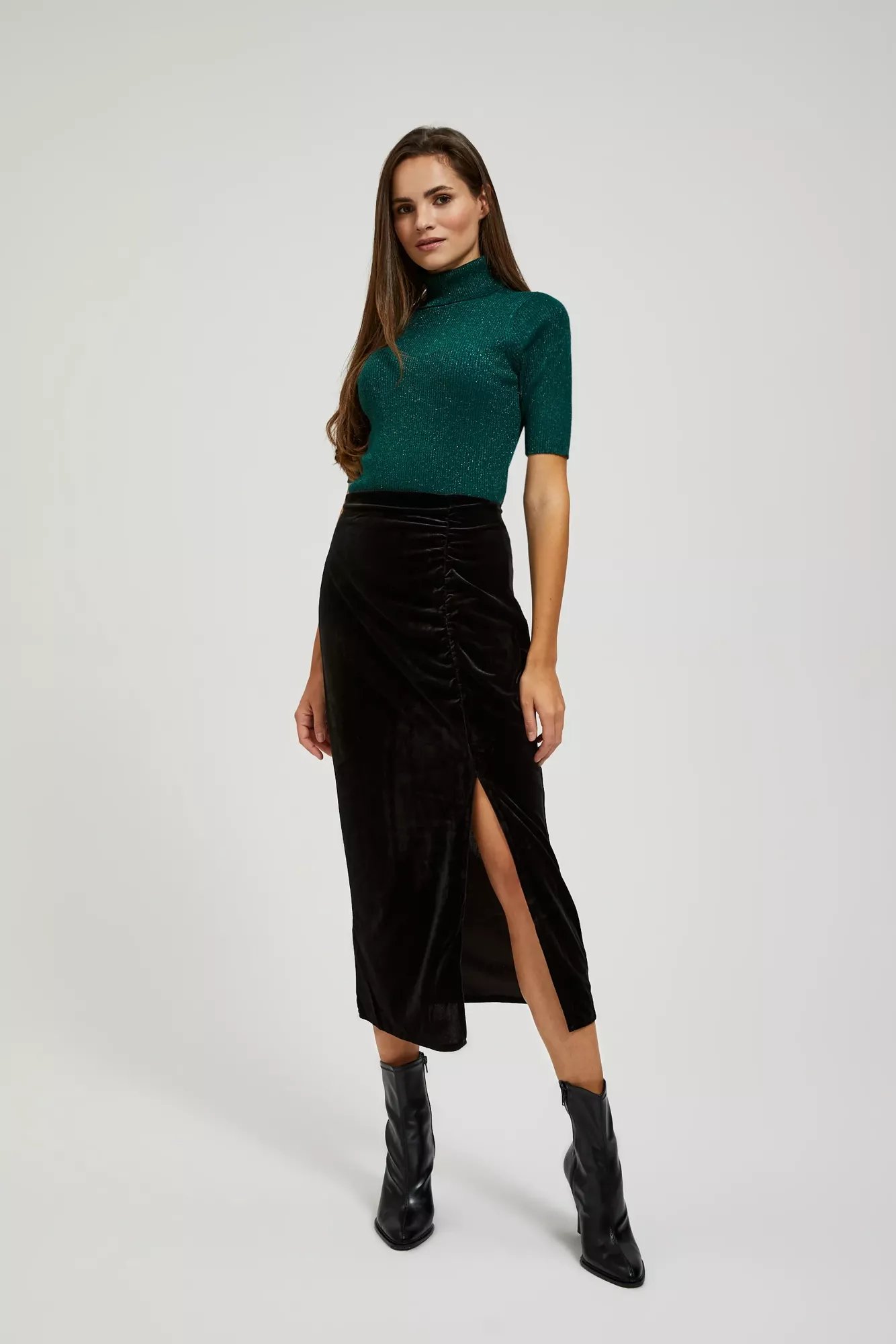 Velour skirt with slit