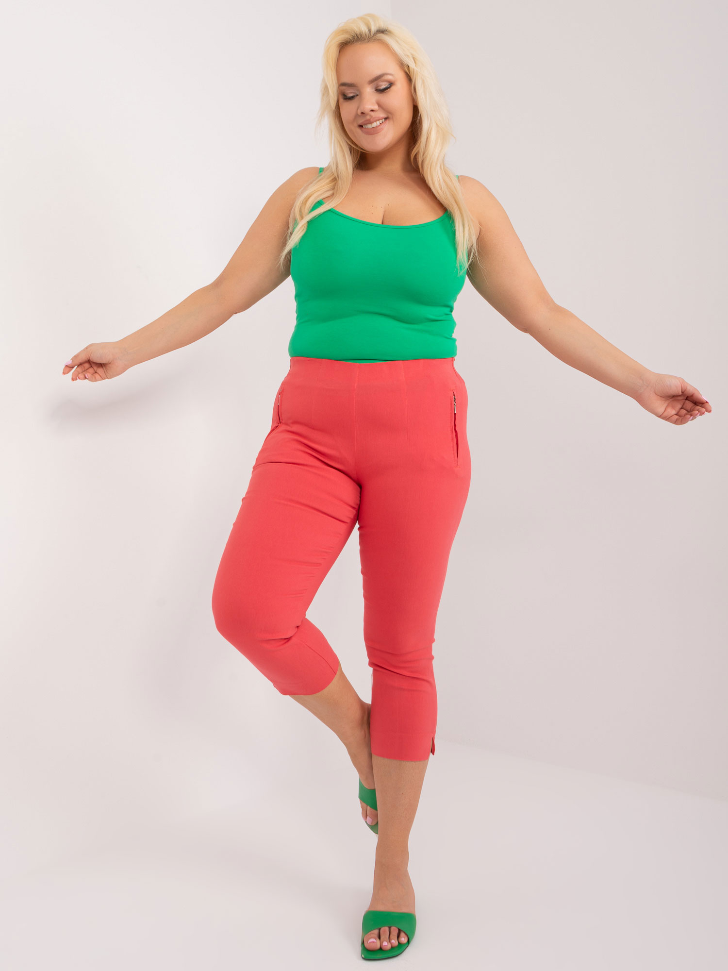 Coral 3/4 plus size trousers without fastening