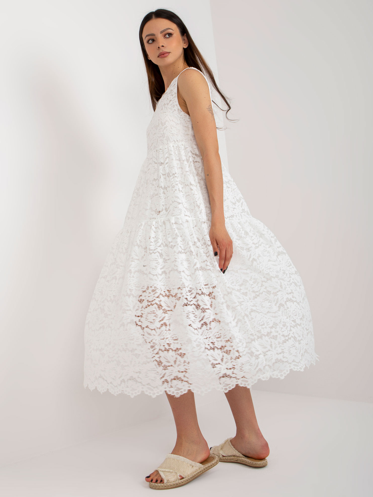 White flowing dress with ruffle OCH BELLA