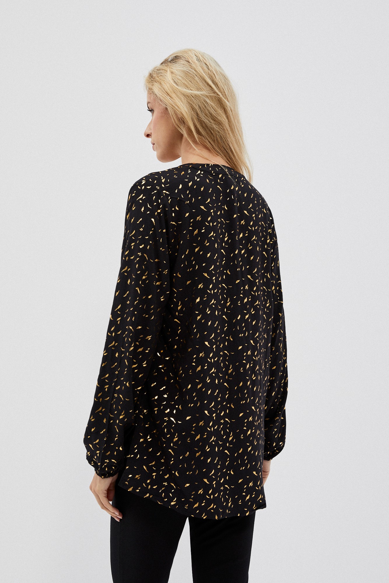 Shirt with print and decorative button