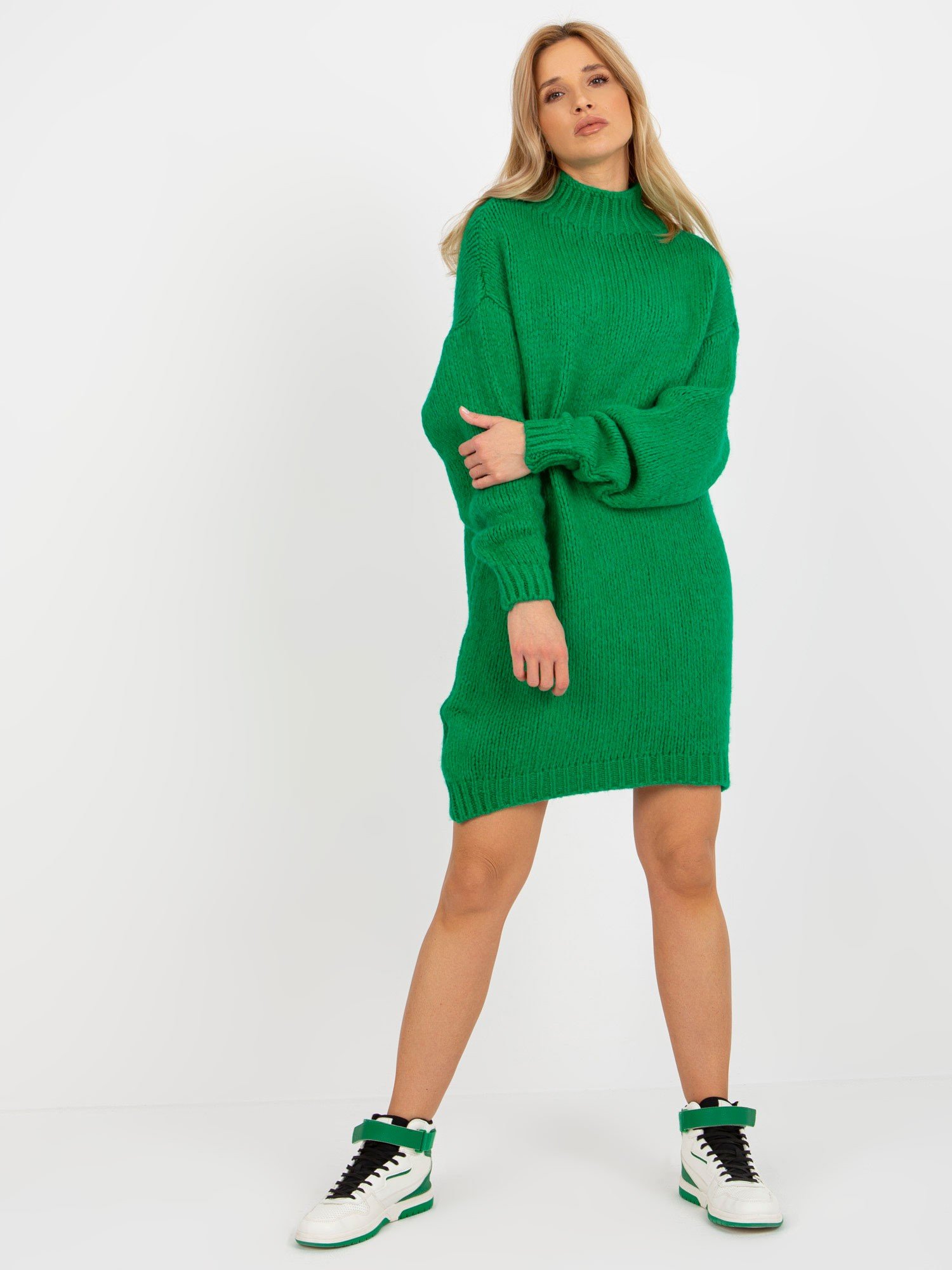Levně Zelené volné pletené rolákové šaty