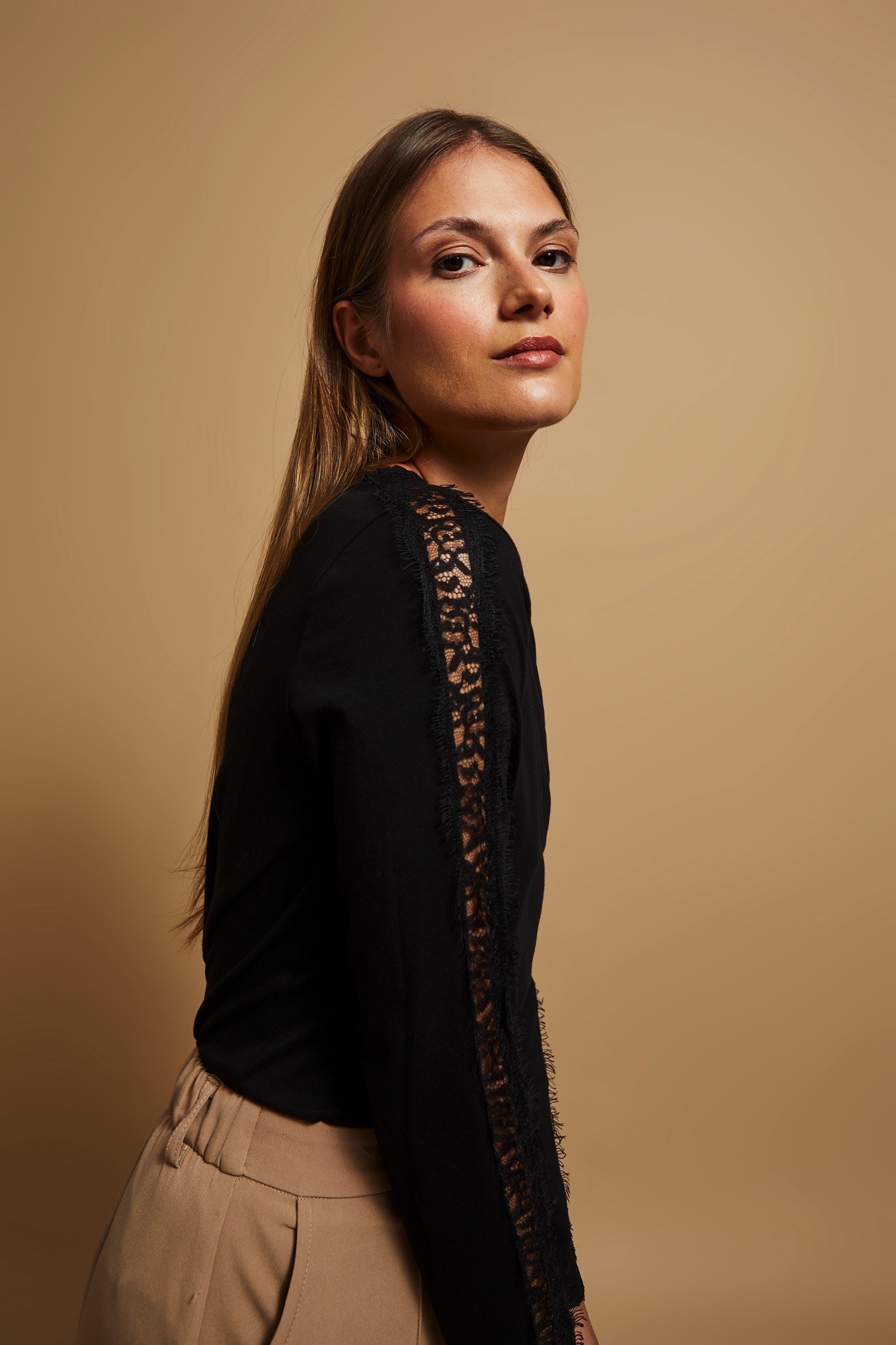 Blouse with lace on the sleeves