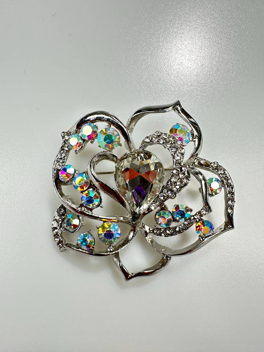 Brooch XZ459-167 Silver + White