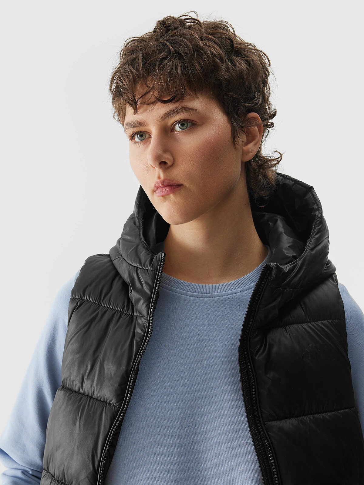 Women's down vest with synthetic down filling 4F