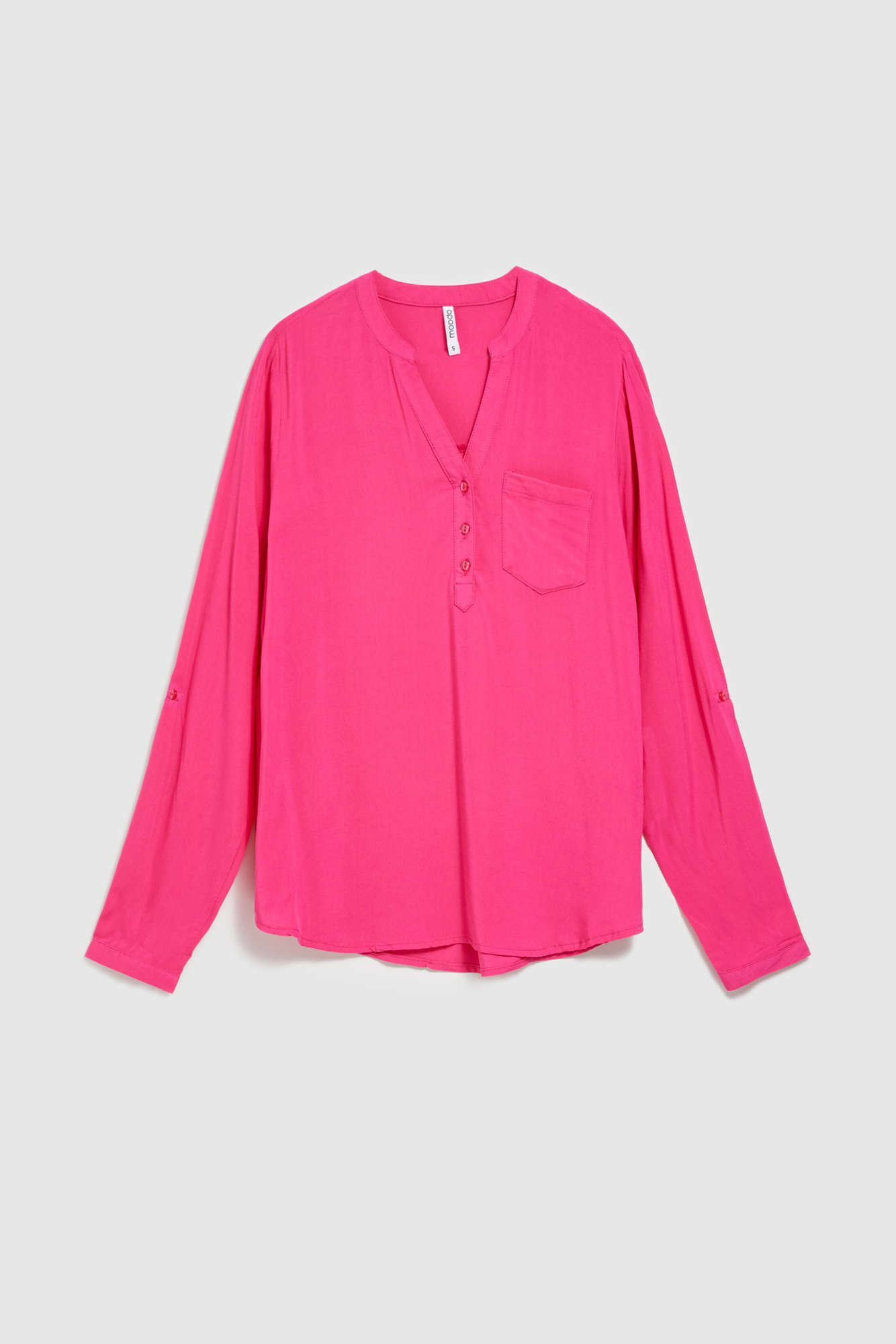 V-neck shirt with pocket