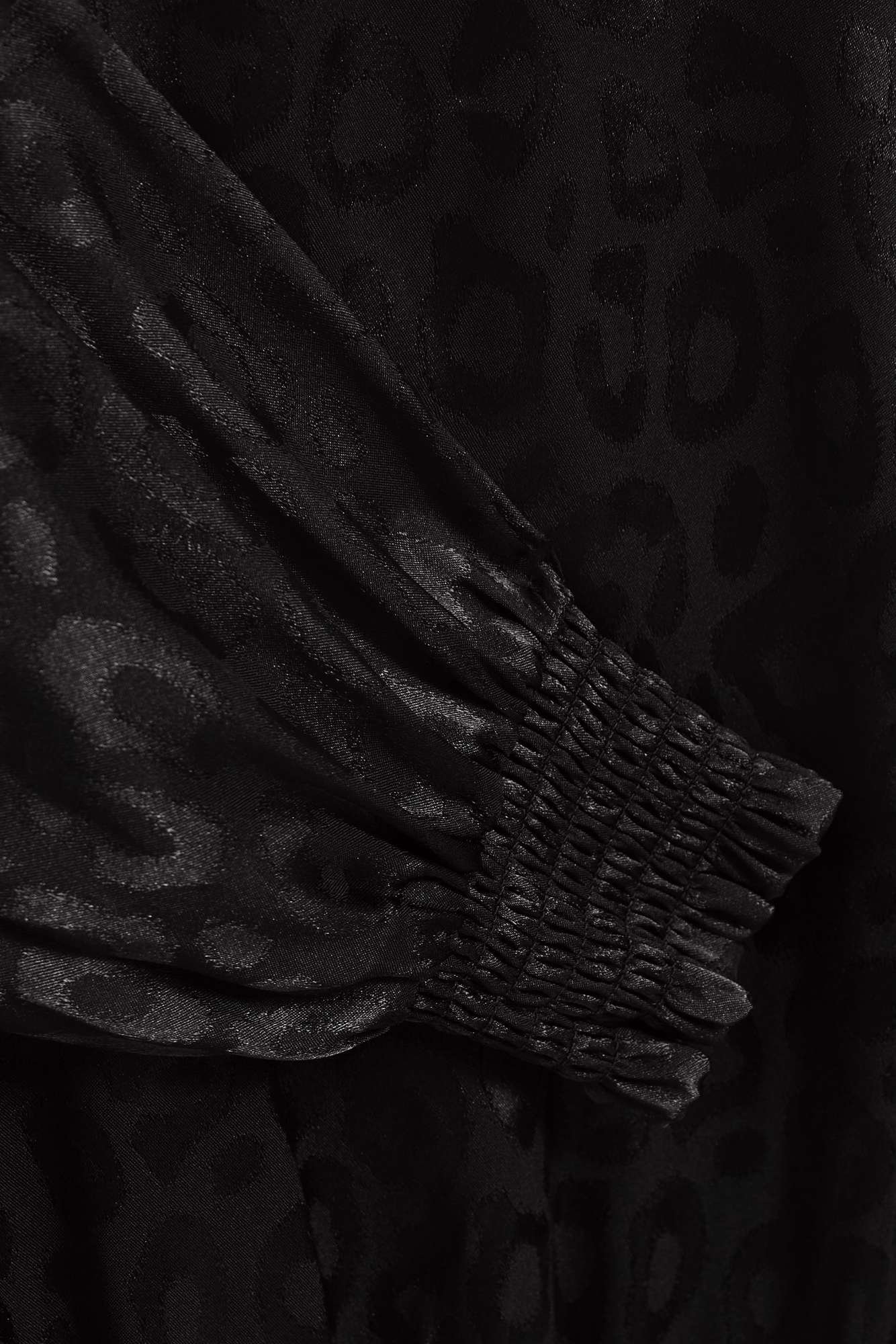 Shirt with fluffy sleeves