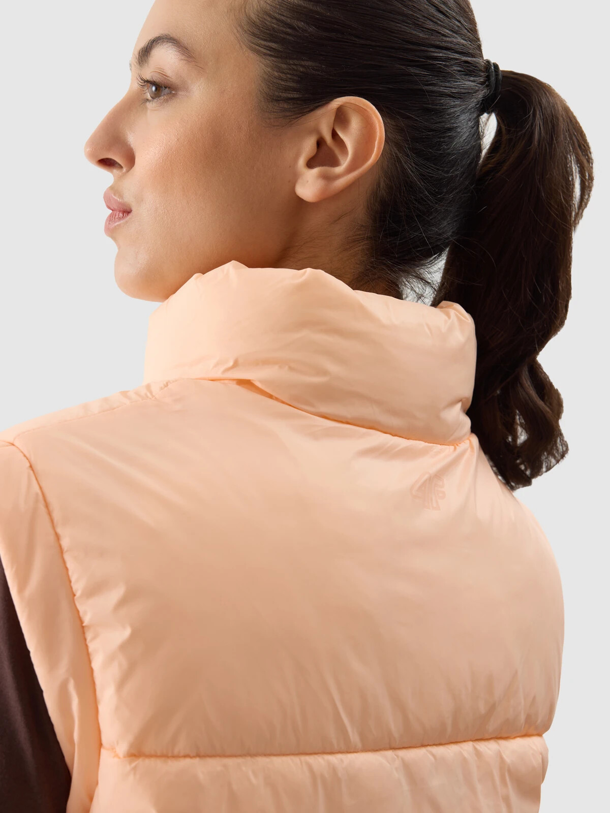 Women's down vest with 4F synthetic down filling - orange