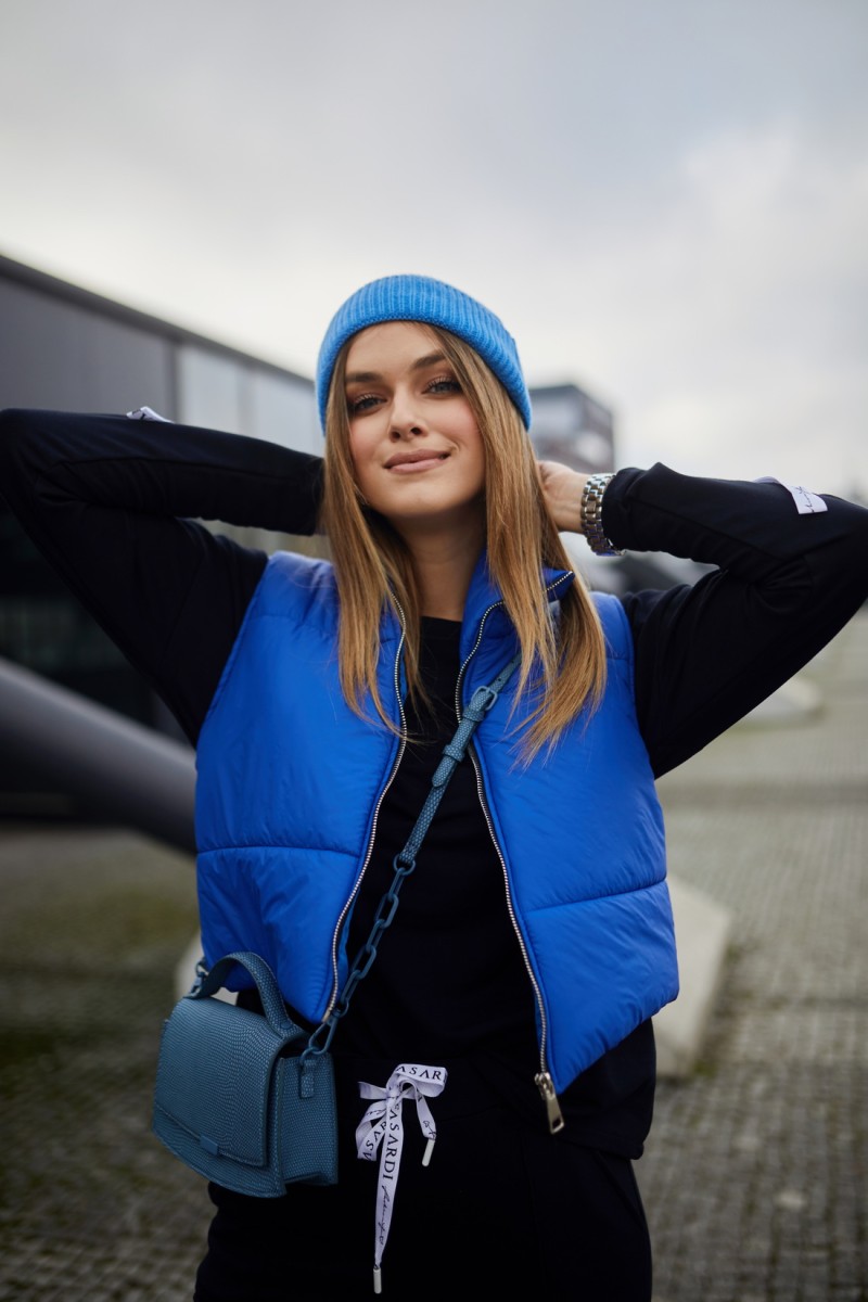 Women's blue cap with fastening