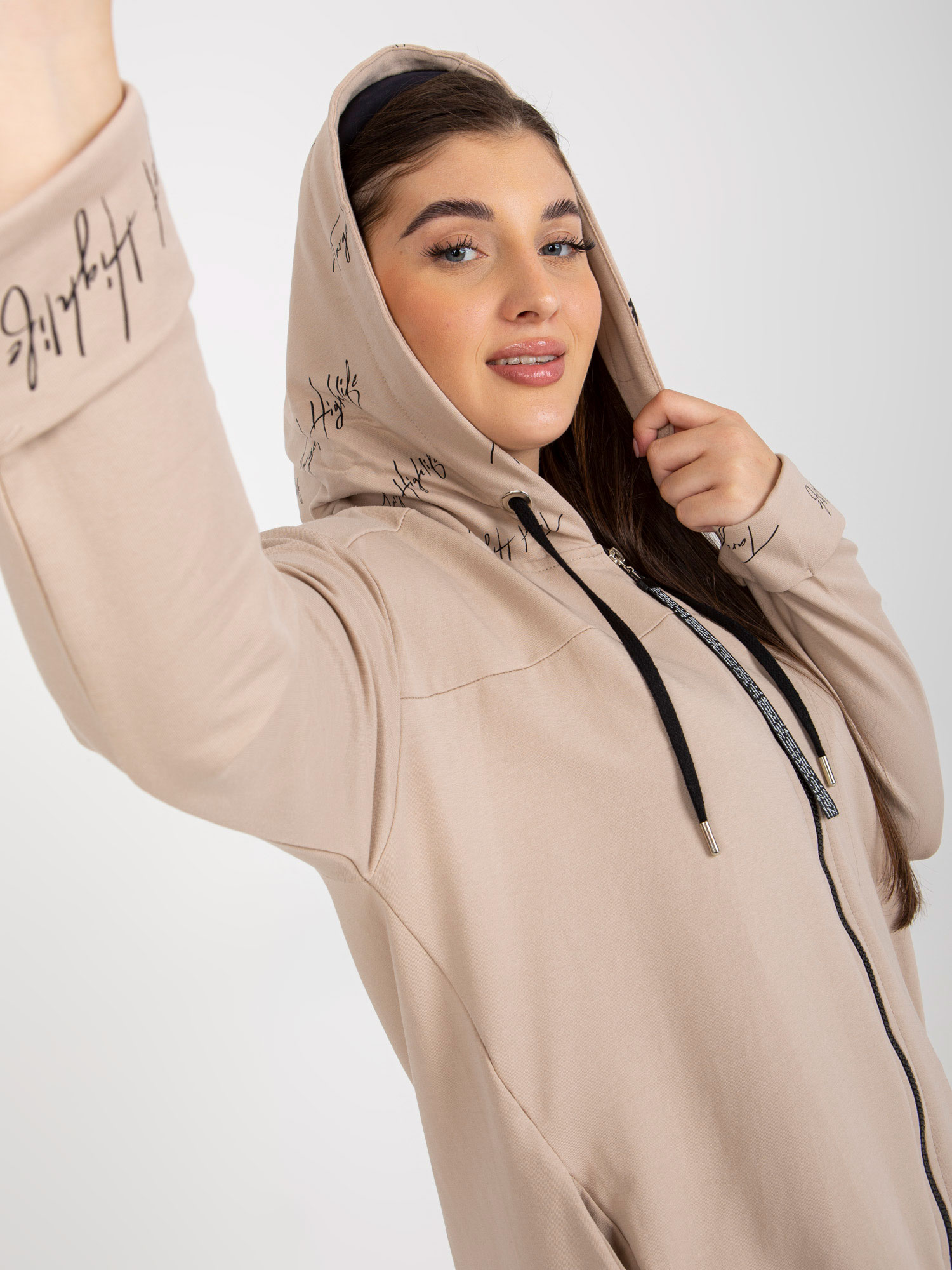 Larger Size Beige Sweatshirt With Hood And Pockets