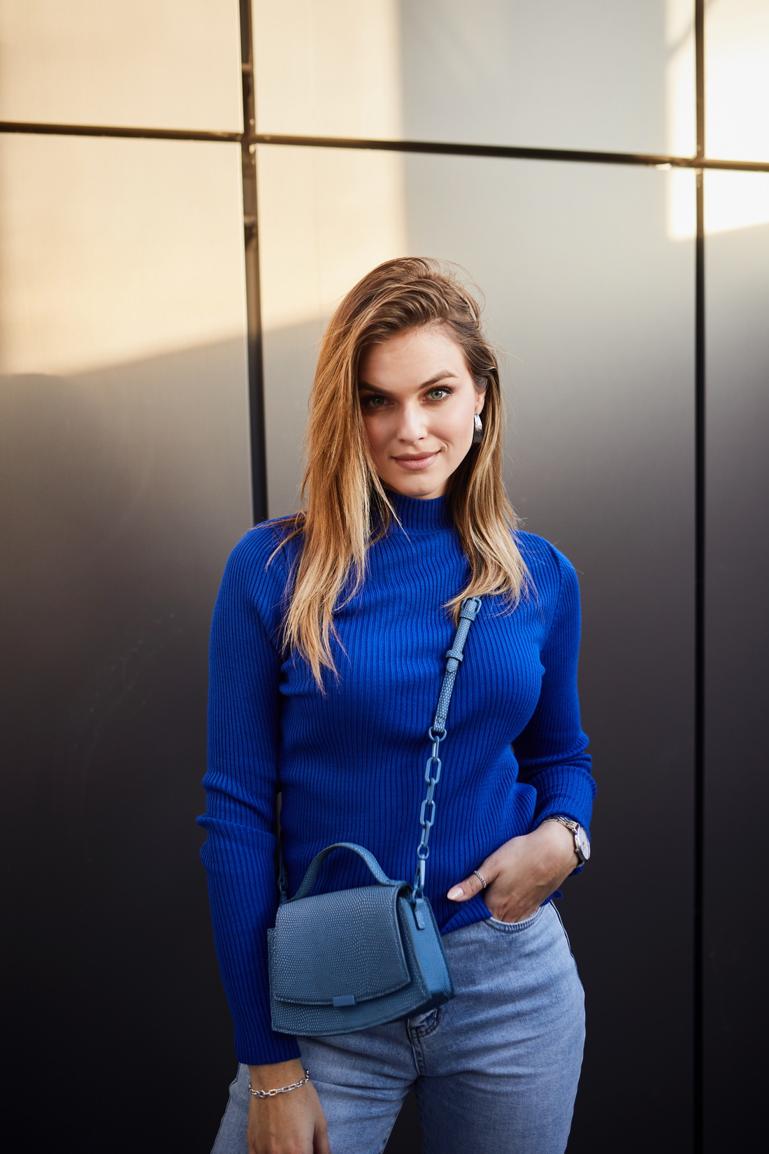 Lady's fitted cornflower turtleneck
