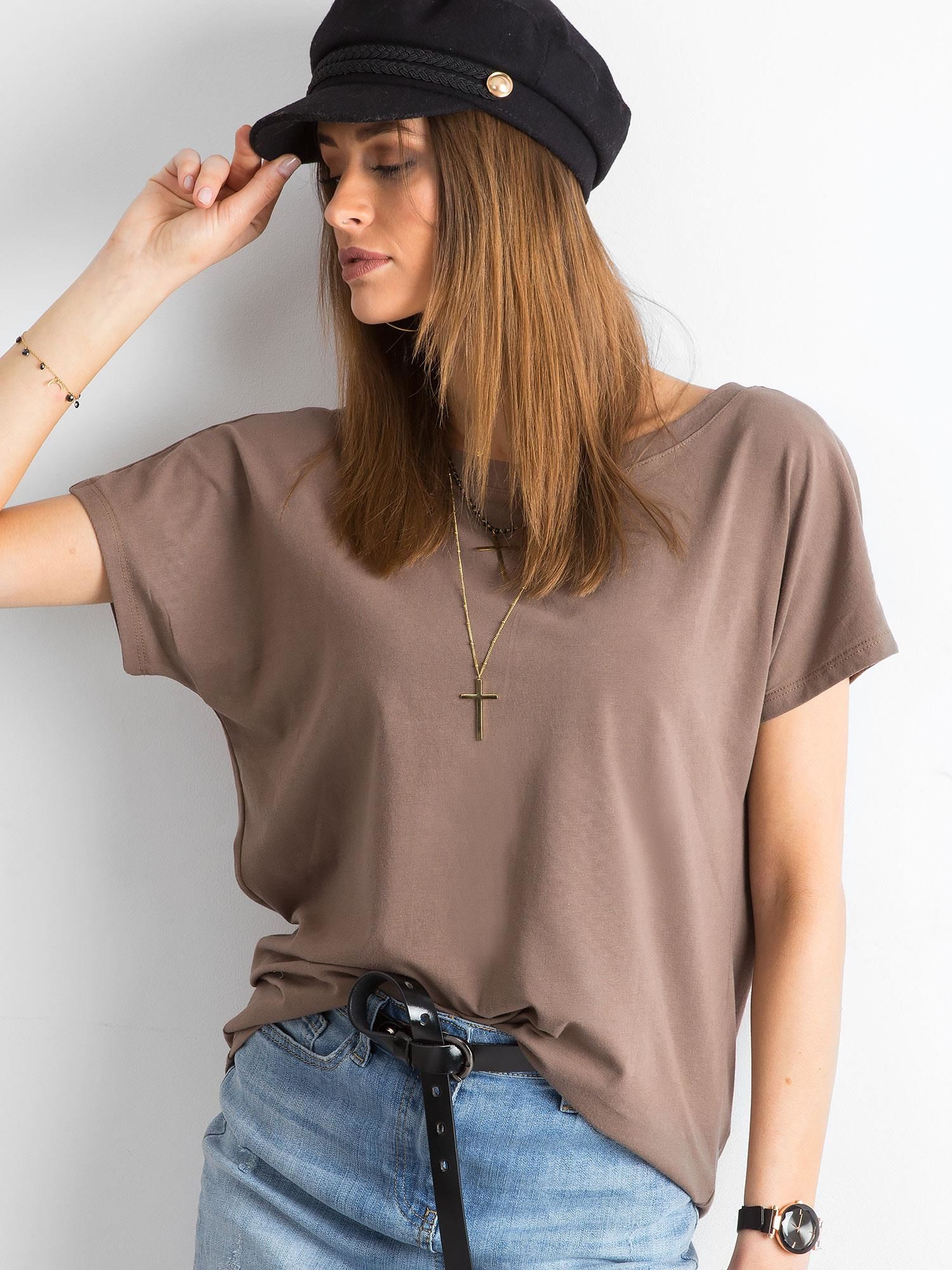 Brown T-shirt with neckline at back