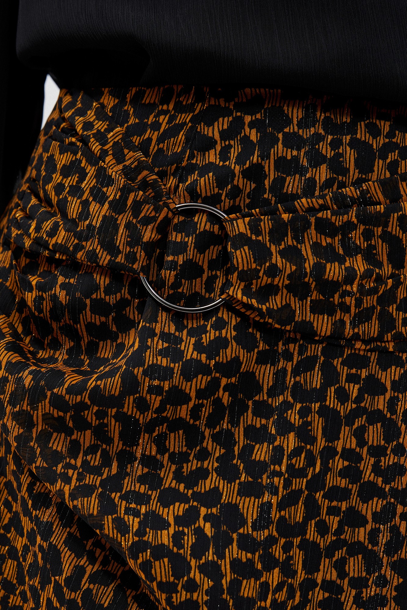 Skirt with print and metallic thread